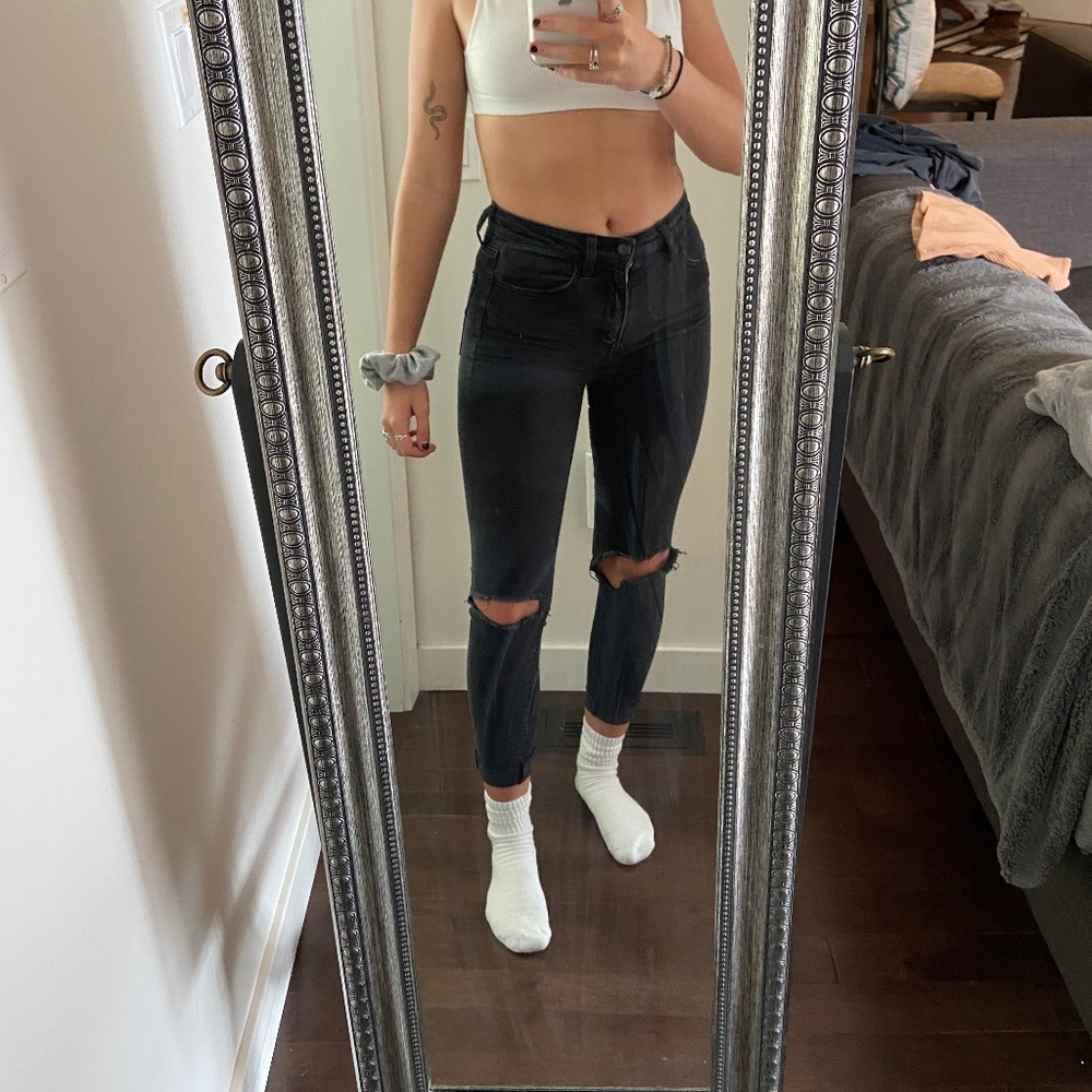 black skinny jeans ripped
